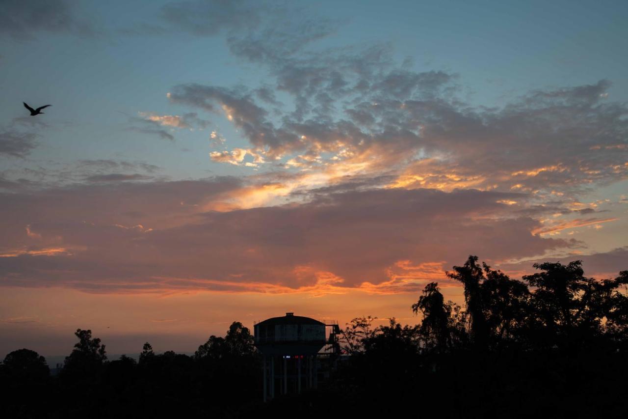 Hotel Alaya Dehradun Exterior foto